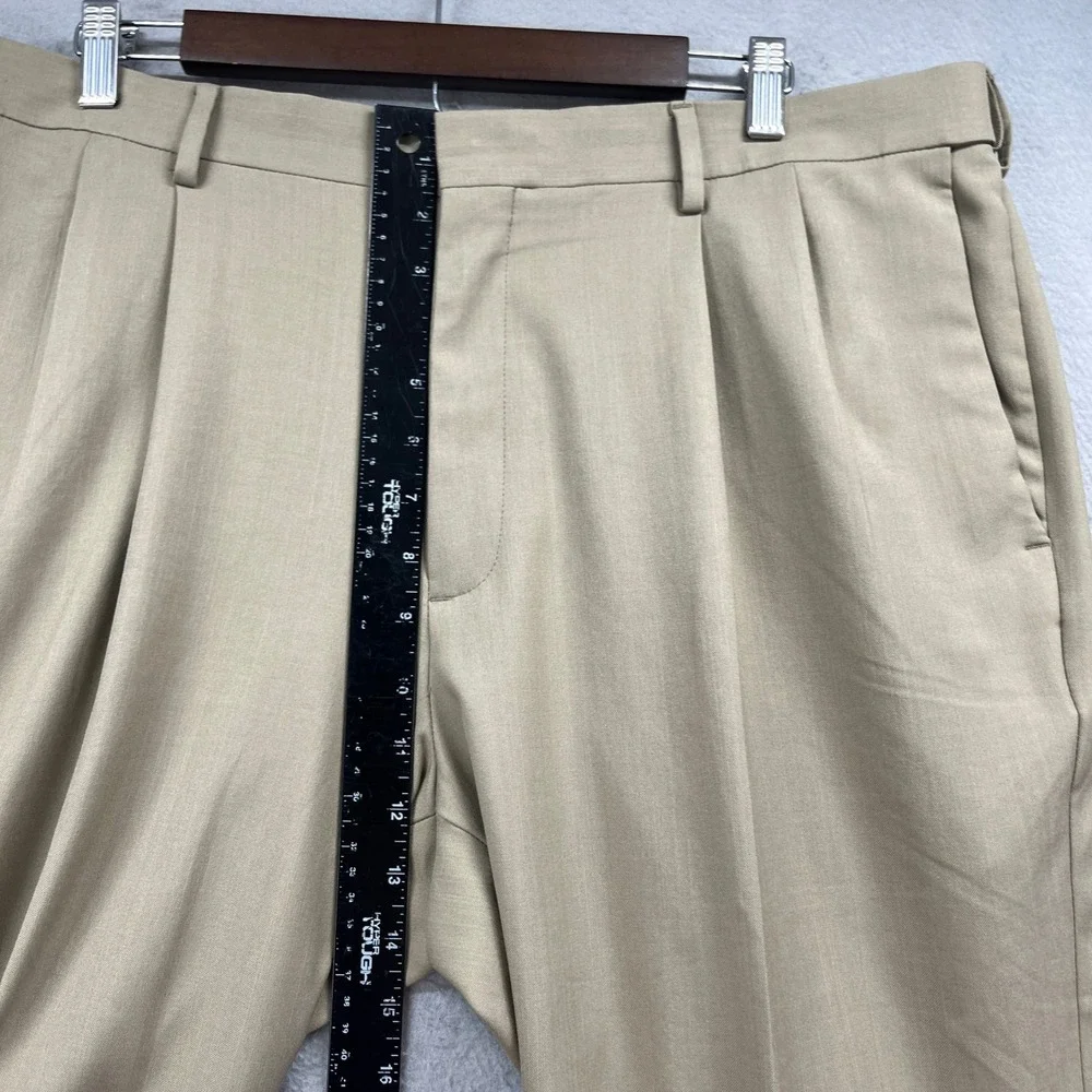 Haggar Dress Pants Mens 38x29 Premium Comfort Khaki Pleated Cuffed Professional